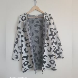 EACIÔ Black & White Leopard Print Cardigan – Size Small